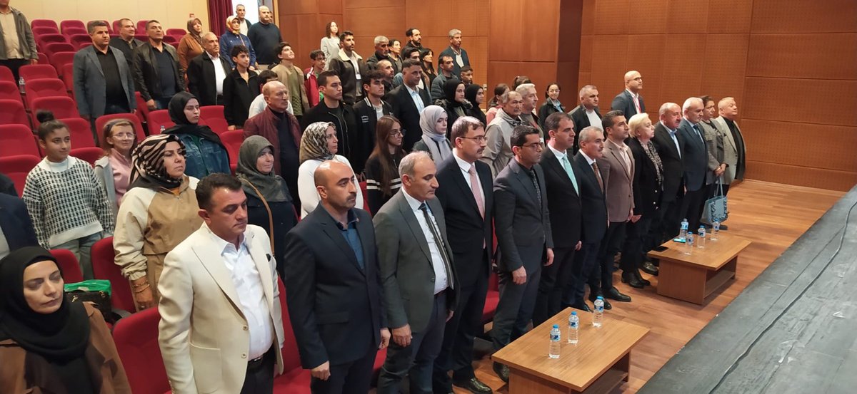 Geleceğe güvenle, umutla bakıyoruz! 🕊️✨
İçişleri Bakanlığı destekli #GeleceğeUmutlaBak projemizin tanıtımını; İl Sivil Toplumla İlişkiler Md. Sn. Mustafa Özyaprak, ASH İl Md. Sn. Ali Sait Çeçen ve protokolün katılımıyla gerçekleştirdik.  <a href="/tcailesosyal/">T.C. Aile ve Sosyal Hizmetler Bakanlığı</a> <a href="/TC_icisleri/">T.C. İçişleri Bakanlığı</a> <a href="/AliSaitCecen/">Ali Sait ÇEÇEN</a>