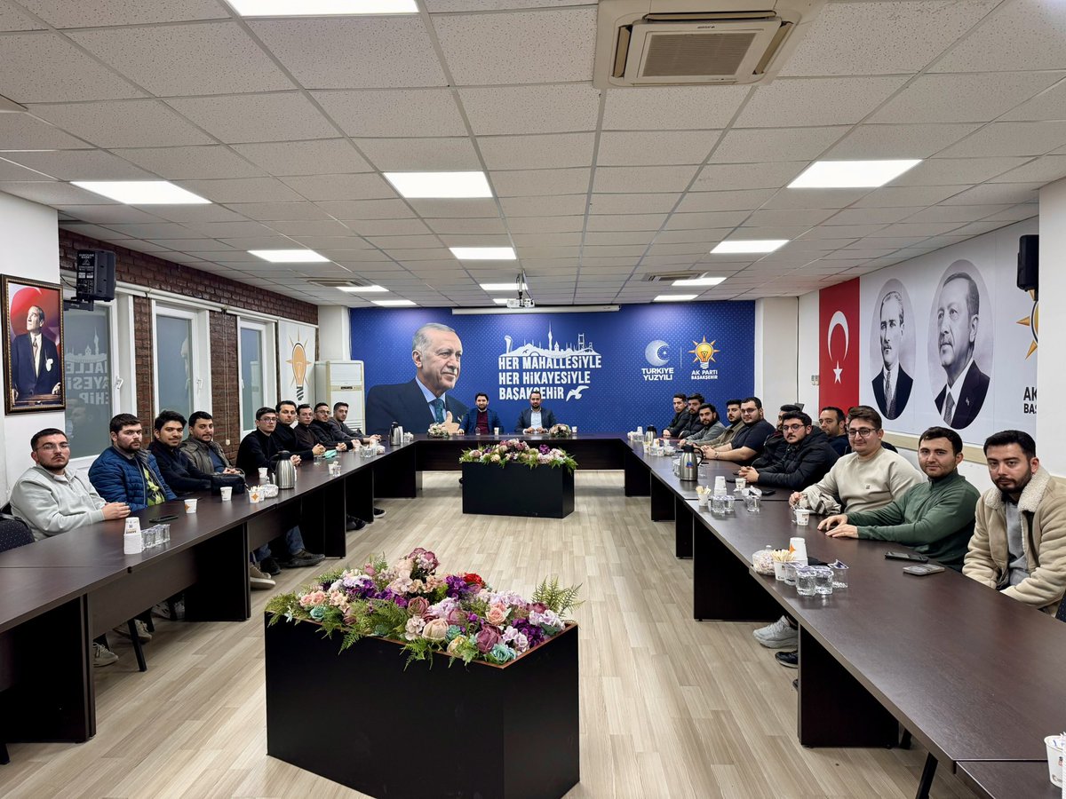 akbasaksehir's tweet photo. Haftalık Olağan Yönetim Kurulu Toplantımızı, Başkanımız @SuleymanAksoyy ’un  başkanlığında ve İl Sorumlumuz @enskarahasan ’ın katılımıyla gerçekleştirdik. https://t.co/c77pGJfW9y