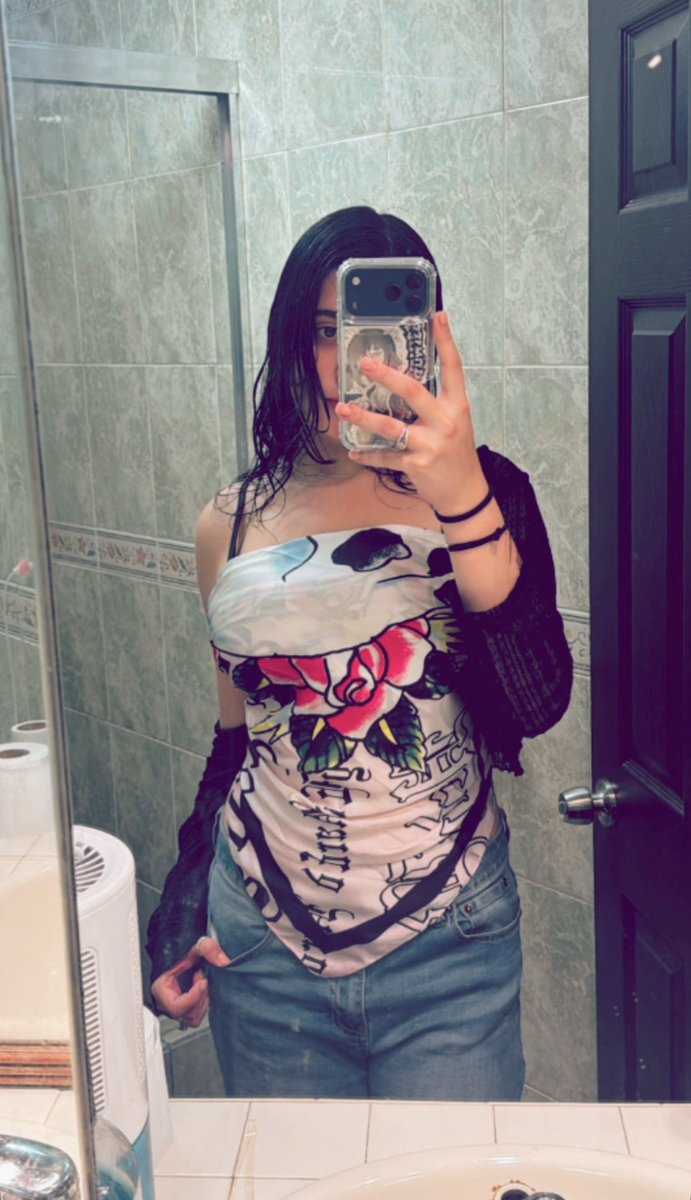 alooooo, ando de vacaciones así que no he trabajado en el bar ni con el contenido, pasaré navidad en michoacán! quizá tenga chance de hacer encuentros por allá, regreso a Tijuana después de año nuevo😘