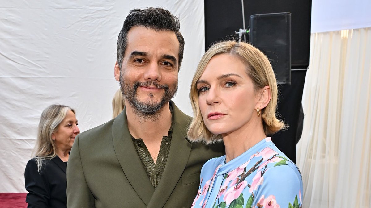oxentepipoca's tweet image. Wagner Moura (O Agente Secreto) com Rhea Seehorn (Pluribus; Better Call Saul) no evento First-Time Golden Globes Nominees.

Ambos estão indicados no Globo de Ouro 2026.