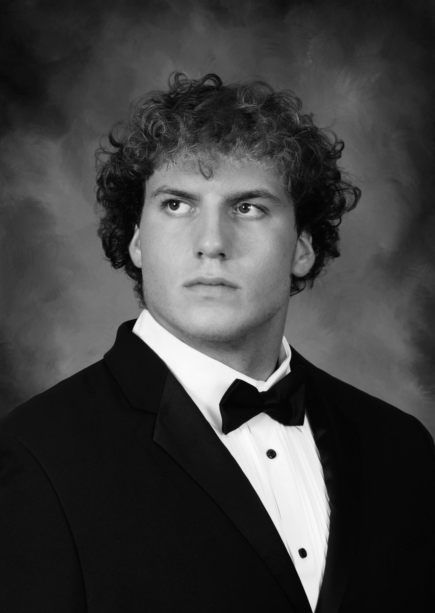PrestonJCareyPJ's tweet photo. 99 out. #Graduated #EarlyGrad
@IMGAFootball @IMGAcademy https://t.co/J66RREApUe