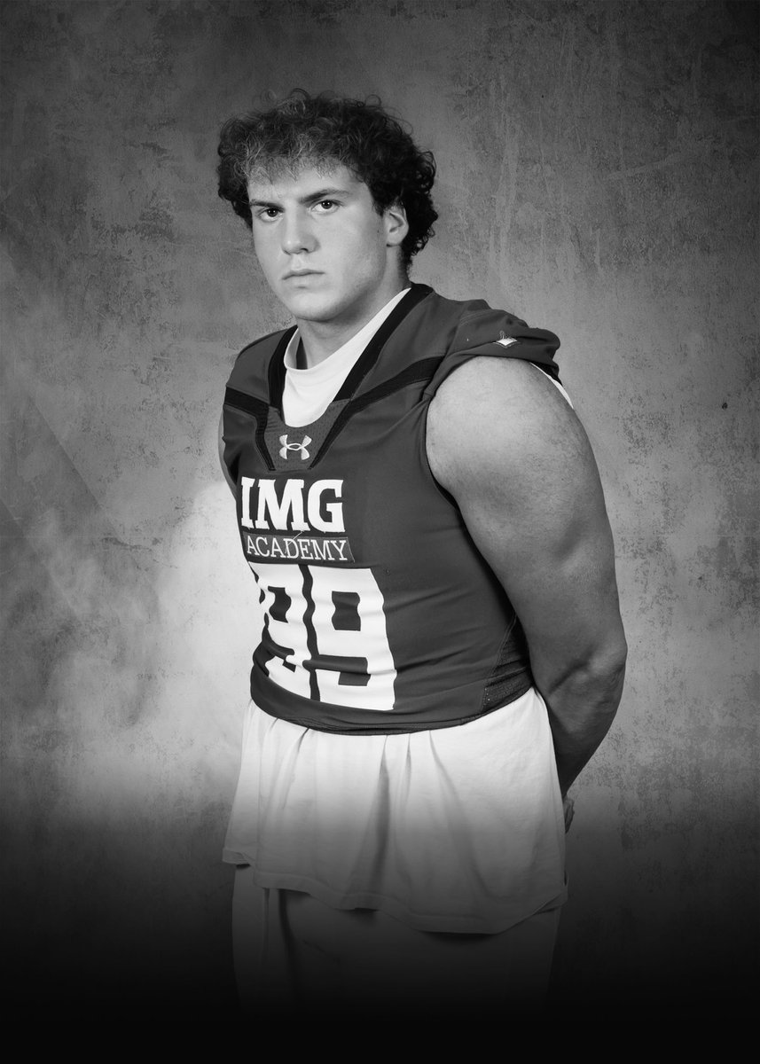 PrestonJCareyPJ's tweet photo. 99 out. #Graduated #EarlyGrad
@IMGAFootball @IMGAcademy https://t.co/J66RREApUe