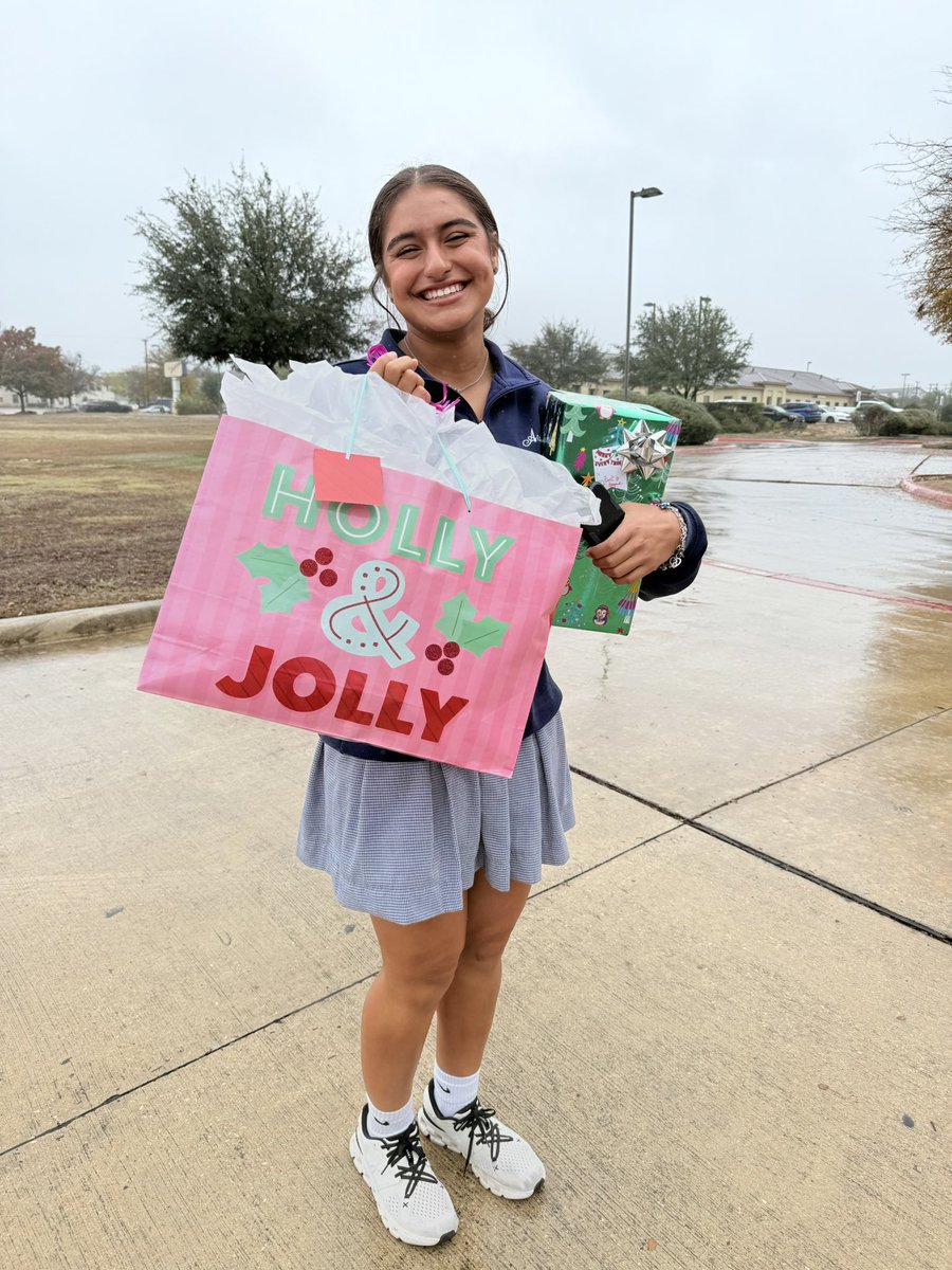 After midterms, I had a wonderful time volunteering at several nursing homes today, spreading cheer and lending a hand to the residents. Giving back feels amazing! #SeasonOfGiving #communityservice #StudentAthlete #acpsoftball <a href="/SoftbalAmerica/">Softball America</a> <a href="/bombers_fp/">Bombers Fastpitch</a> <a href="/acpapaches/">Antonian Apache Athletics</a>