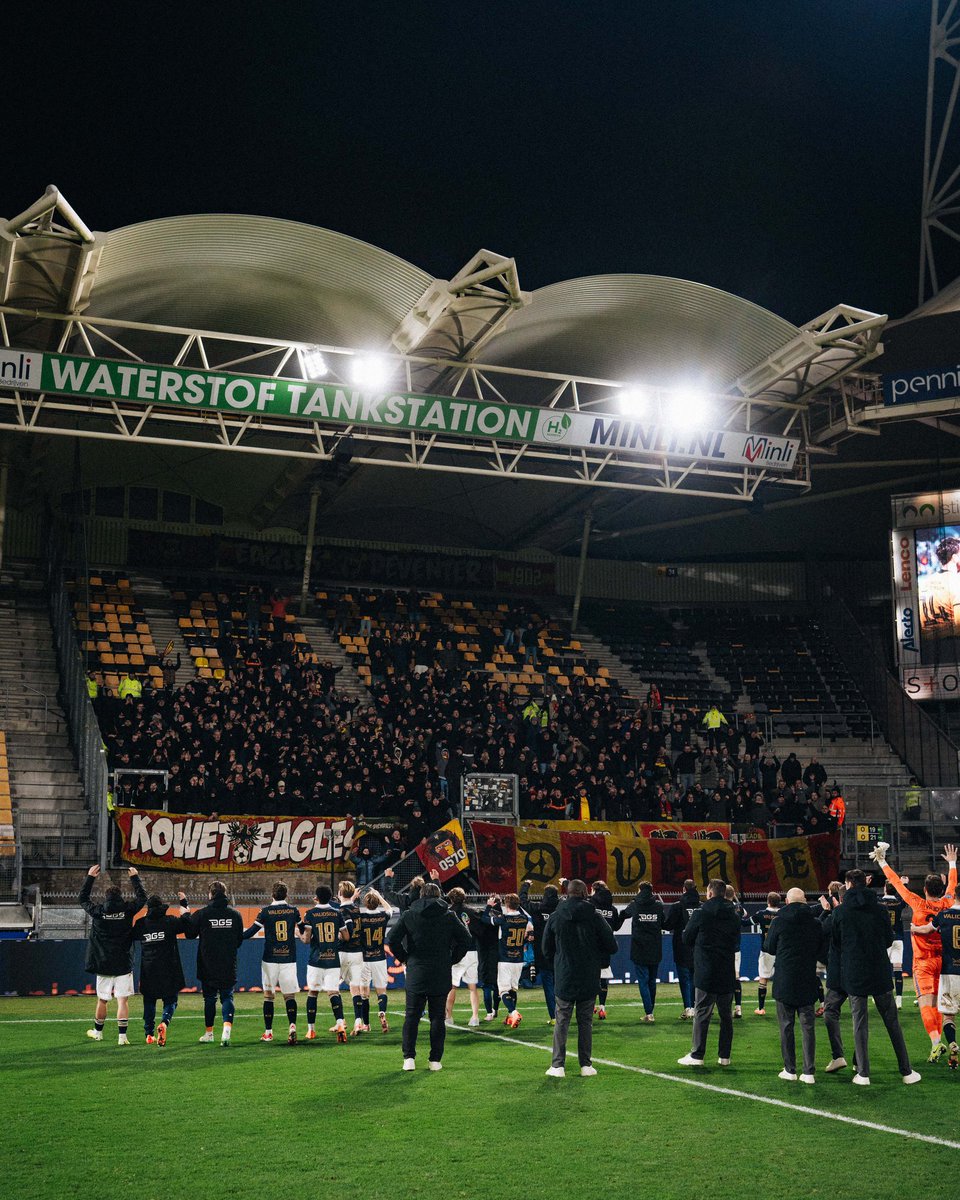 Frank_Kowet's tweet photo. Hoppaa 23:45 uur, we staan nog steeds op de parkeerplaats, maar zitten wel in de koker voor de volgende ronde! #rjcGAE https://t.co/0udZnDuAqZ