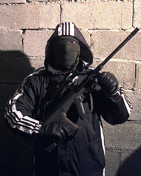 HistoireSav's tweet image. 1998 - Des membres du Front de libération nationale corse (FLNC) photographiés 12 jours avant l'assassinat du préfet Claude Érignac, à Ajaccio.

📸 Gérard Baldocchi