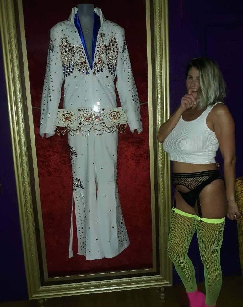 sarahmc3qi's tweet image. Throwback to Presleys Penthouse in Branson MO!
The Most Amazing Place I've stayed so Far! 
Happy Hump day! 👀👀 in the Comments! And ask for my Menu to support me.ℹ️