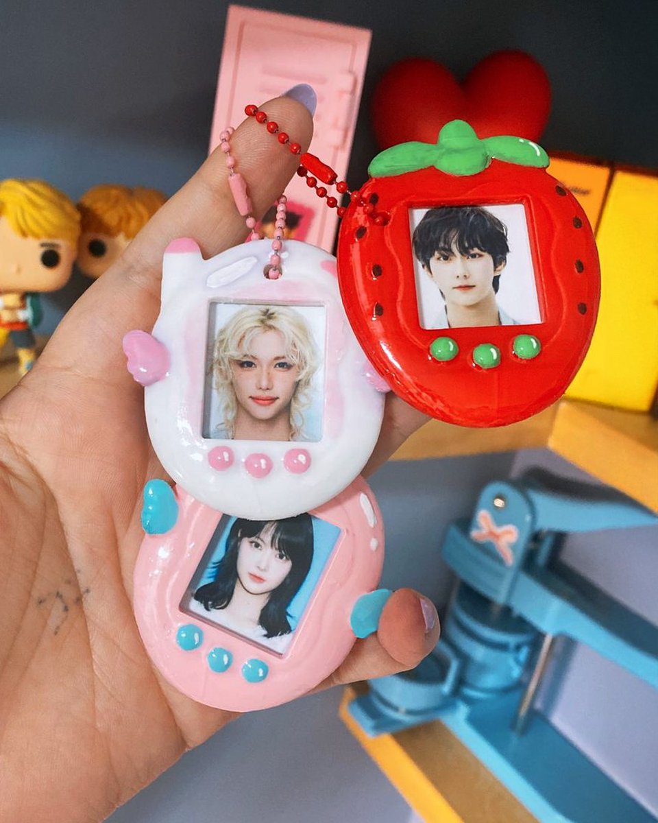ughshop's tweet photo. ainda sobre os lançamentos de amanhã!
teremos upgrade dos holders tamagotchis para modelos 3x4 <3 https://t.co/wkeGxlbCQI