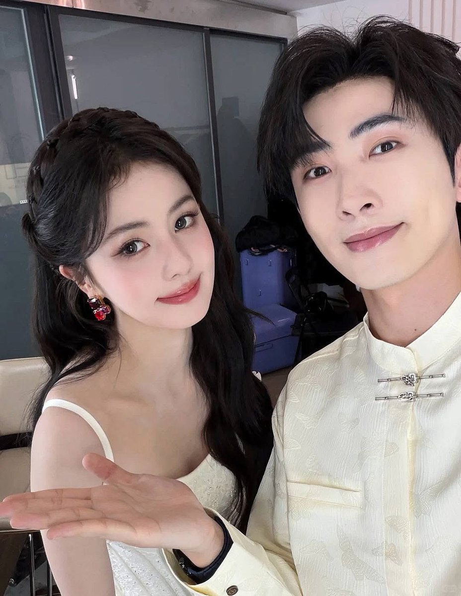 Only_Bailu's tweet photo. 17.12.2025 | MC Dương Hoàn Update
#bachloc #白鹿 #BaiLu #synear https://t.co/ARCMhvS84Z