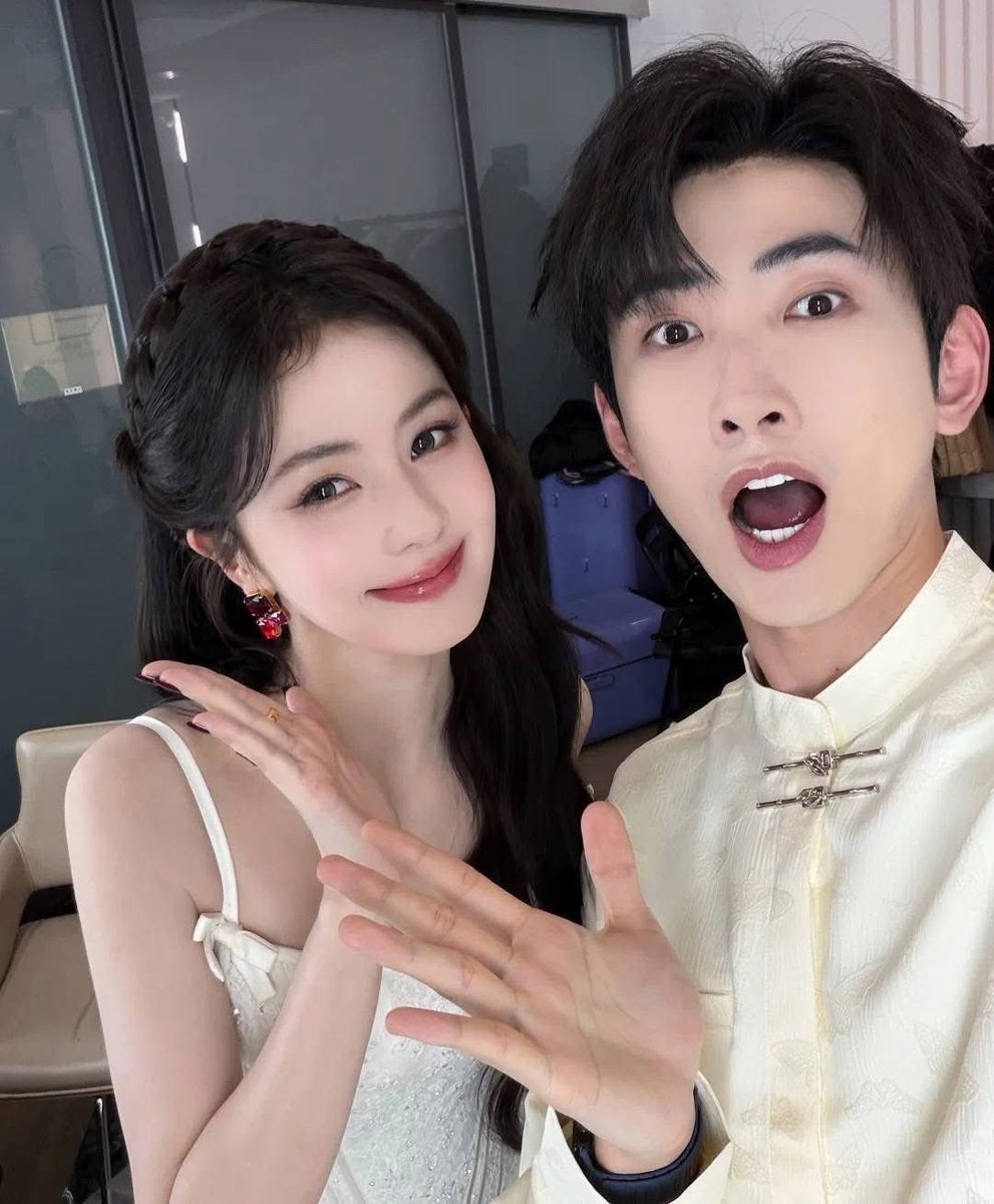 Only_Bailu's tweet photo. 17.12.2025 | MC Dương Hoàn Update
#bachloc #白鹿 #BaiLu #synear https://t.co/ARCMhvS84Z