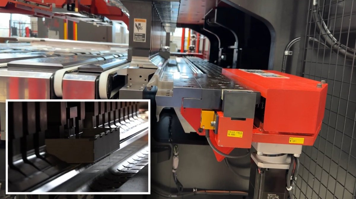 AmadaAmericaInc's tweet photo. @FifthWaveManuf1 visited our Schaumburg Solution Center to delve into the KMP 25FT #PanelBender. AMADA Bending Division Manager Scott Ottens &amp; Application Engineer Usa Kanazawa showcase how this system delivers #automatedtoolchanges &amp; unmatched precision. https://t.co/ryoYn1foYj https://t.co/wJBVxTN2Sf