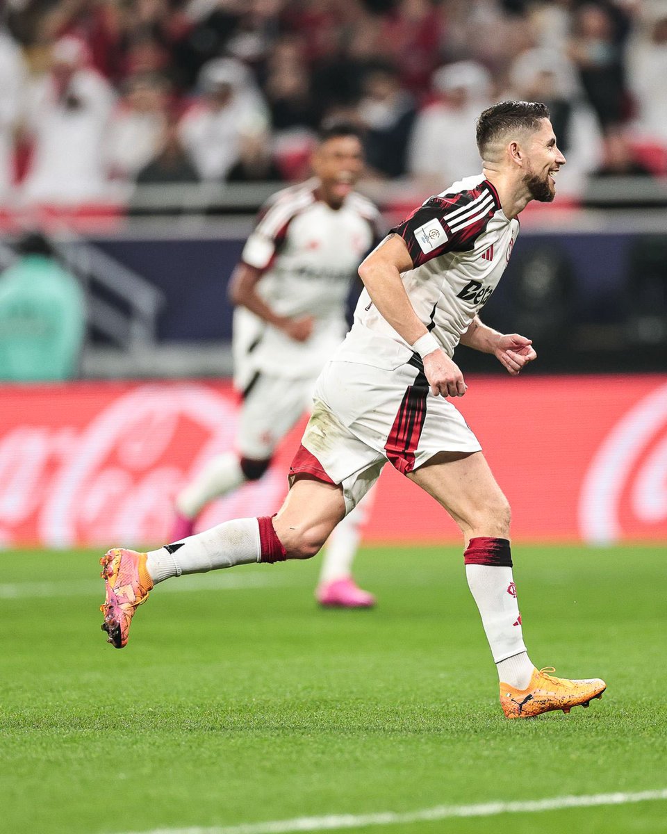 O tempo parou. E depois explodiu num mar de amor! Seguimos!

#FLAxPSG