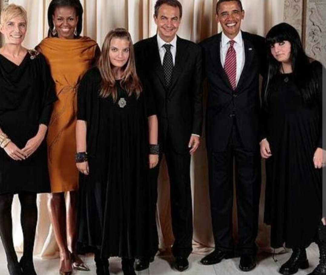 LaEtxebarria's tweet image. Presumían muy ufanas de haber facturado 1,4 millones de € en 4 años, pero resulta que su principal cliente es la empresa del detenido Julio Martínez, que era precisamente el testaferro de su papá