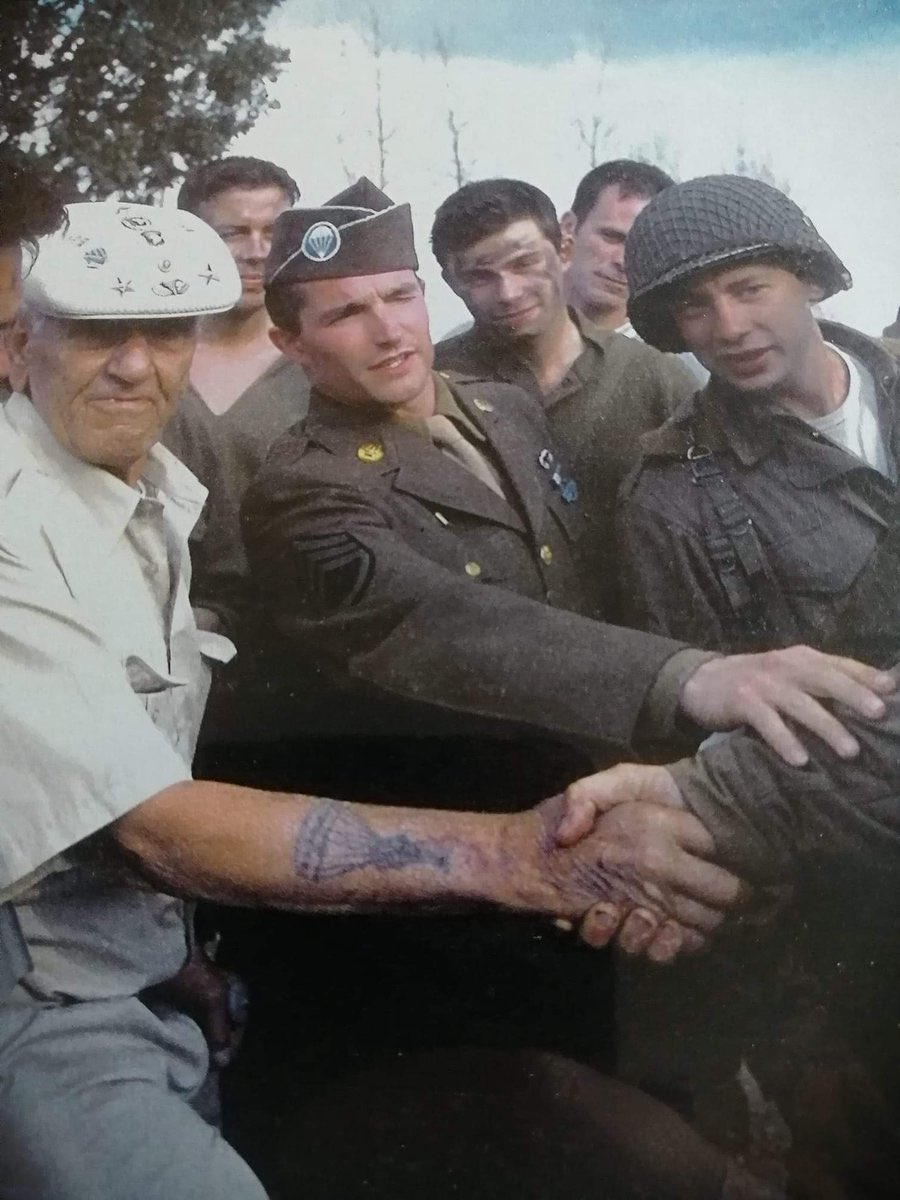 2001 Live tweet media