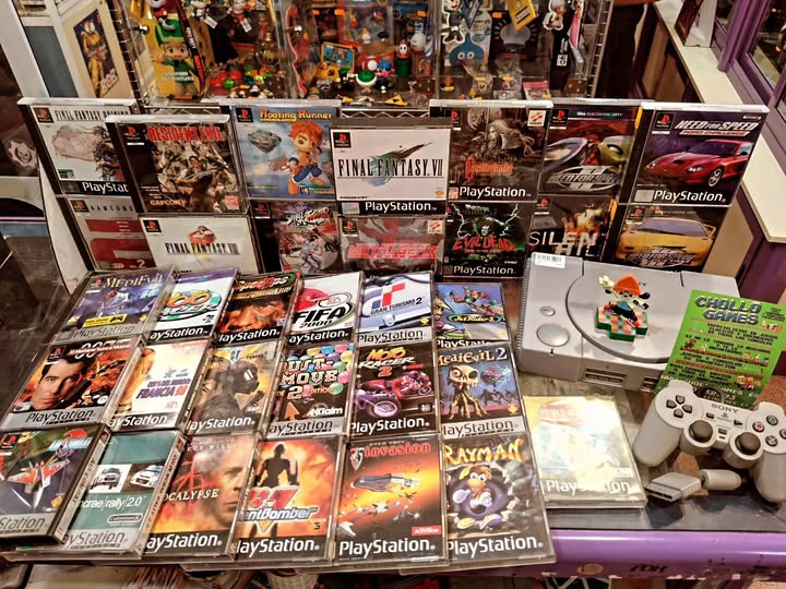 Only at Chollo Games!!! #sony #ps1 #silenthill #metalgear #needforspeed #granturismo #medievil #residentevil #finalfantasy #streetfighter #chollogames #retrogamers #retrogamecollector #retrogamestore Todos los productos disponibles en nuestra web chollogames.es