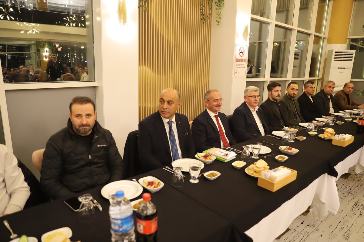 Yeşil-beyazlı ekibimiz için bir aradayız. 🟢⚪

#Çarşambaspor’umuzun Kulüp Başkanı Sn. Muhammet Ali Torun ve yönetim kurulu üyeleri başta olmak üzere; esnaflarımız, iş insanlarımız ve siyasi parti ilçe başkanlarımız birlikte Çarşambaspor’umuza desteğimizi sürdürüyoruz.