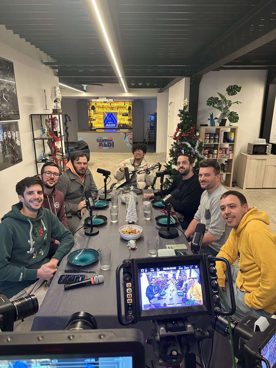 SolaryTV's tweet photo. Le dernier repas de l’année commence 🫶

https://t.co/iqty1BVmDr
https://t.co/iqty1BVmDr https://t.co/usBSbTOaYw