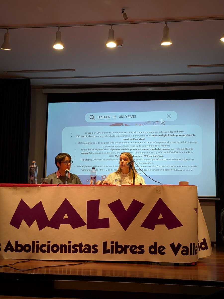 davigon2's tweet image. Aprendiendo más sobre #OnlyFans, en la charla organizada por #Malva.
#feminismo #prostitución