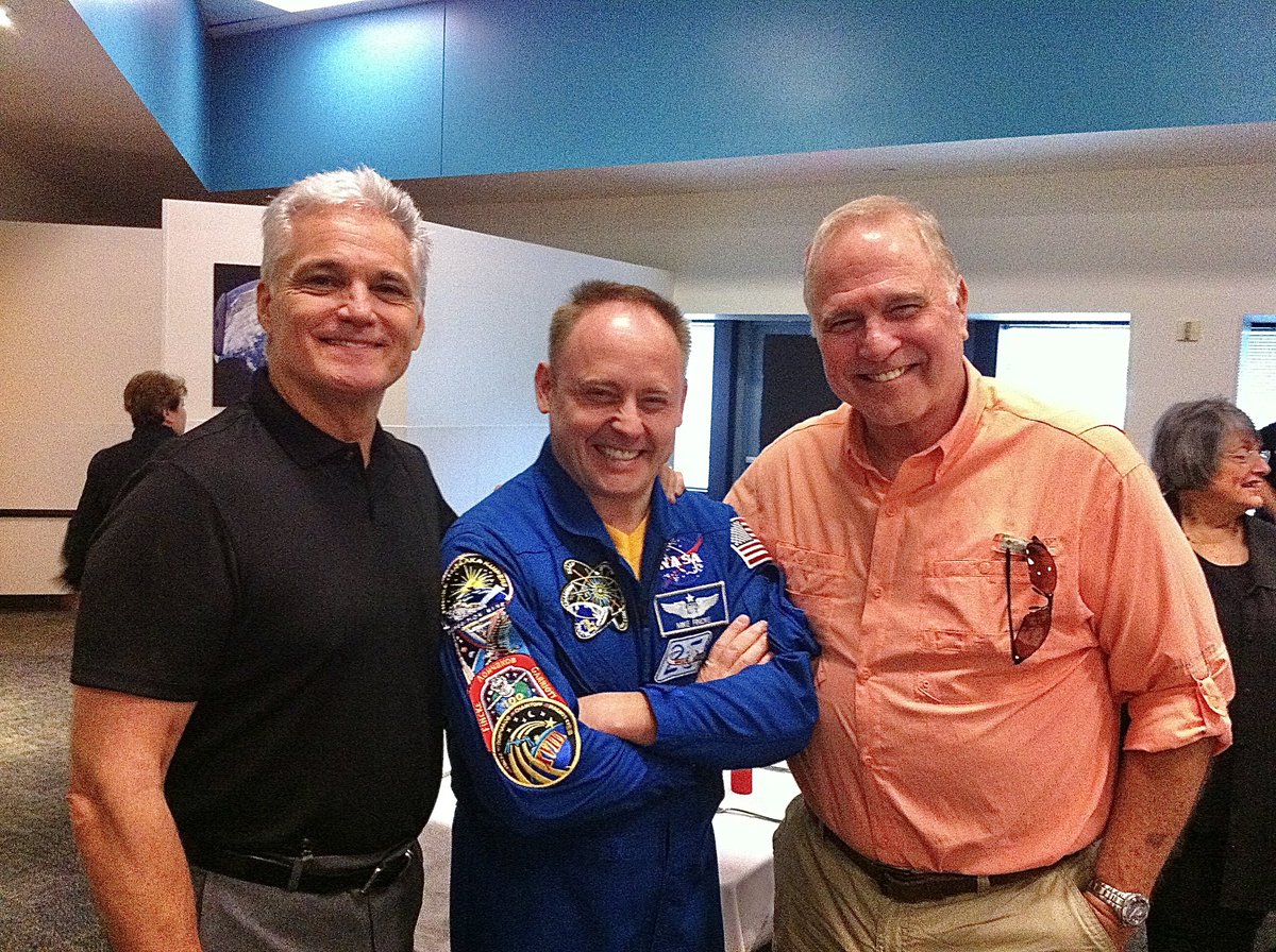 MarshallRTeague's tweet image. This #Midweek We bid adieu
to legendary #SciFi leading man
friend &amp;amp; fellow @NASA enthusiast
#GilGerard a HUGE personality
who deeply loved his family
his friends &amp;amp; the Life he created through his Characters
an amazing #Actor whose legacy
will forever keep us entertained
#RIP ✨