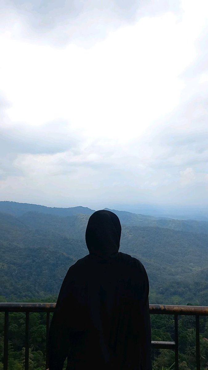 "Gülümse de ruhumun gözyaşları kurusun.."