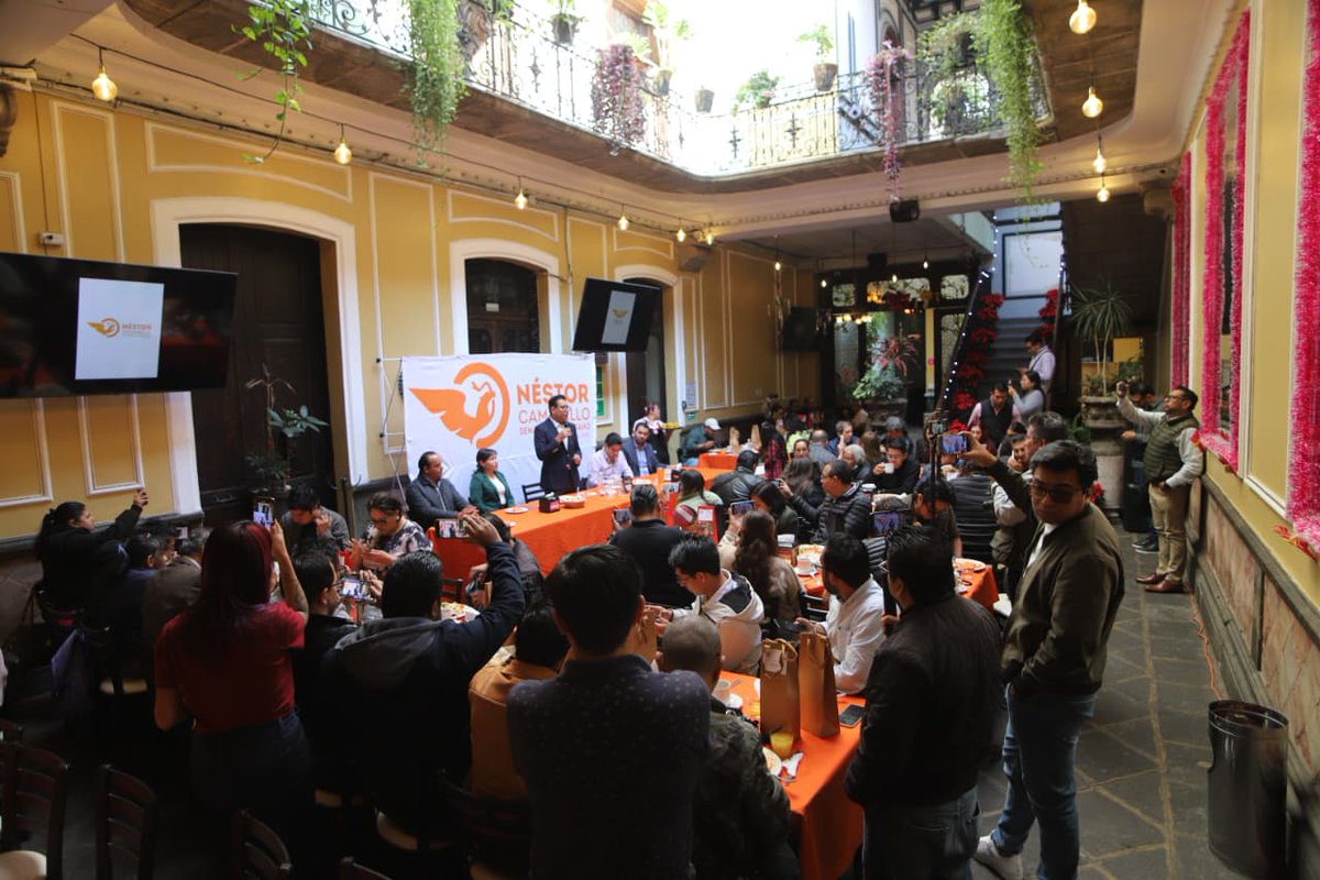 No dejamos pasar la oportunidad de saludar a nuestras amigas y amigos de los #MediosDeComunicación.
Que este nuevo año venga lleno de bendiciones, prosperidad y éxito. ¡#FelizAño y que viva la libertad de expresión! 🧡🎙