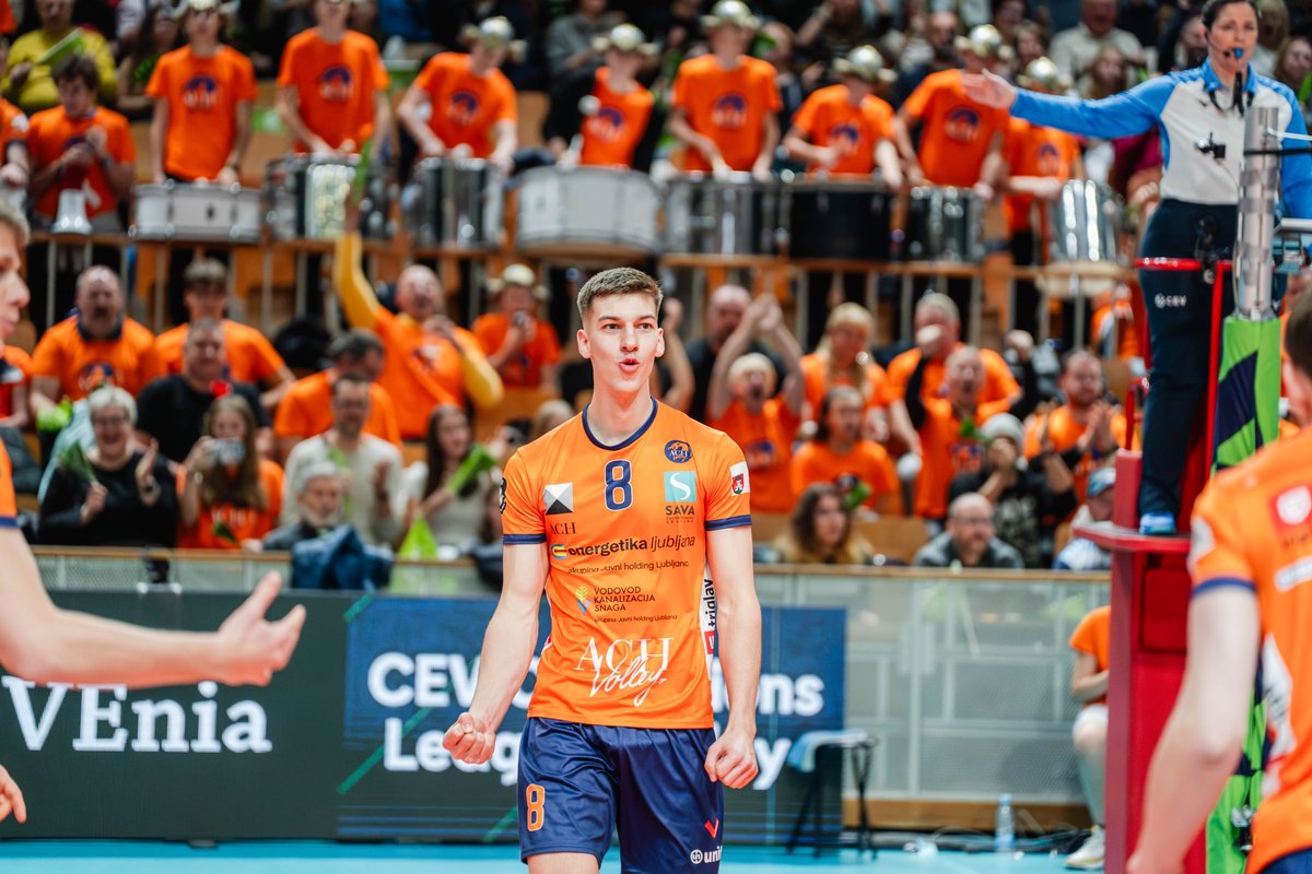 ACHVolley's tweet image. Zmaji🐉suvereno v četrtfinale Pokala Slovenije🏐💪

Ljubljančani so se s prepričljivo zmago uvrstili v naslednjo fazo tekmovanja, v Šoštanju so bili boljši s 3:0.

Priložnost za igro so dobili vsi mlajši igralci in upravičili zaupanje trenerja Kolakovića.🙌

#orangedragons