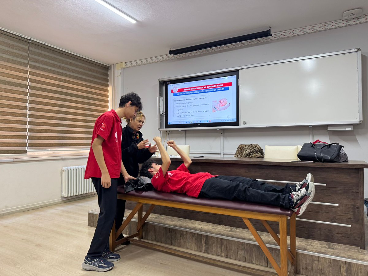 YKAL Genç Akub ekibine İl Mem İlk Yardım ekiplarince okulumuzda kurslar düzenlendi.
<a href="/MersinMEM/">Mersin İl Millî Eğitim Müdürlüğü</a> <a href="/MezitliMEM/">Mezitli MEM 🇹🇷</a> 
<a href="/SungurAte/">Ali Sungur Ateş</a>