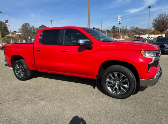 HarveysGM's tweet photo. A perfect Christmas Gift! Check out this new 2026 Chevrolet #Silverado 1500 LT that just arrived on our lot at Harvey's GM! This Chevy Silverado features Red Hot exterior paint, 4WD, and qualifies for #RedTag 0% APR financing.
See it for yourself here: https://t.co/UPpraUo6f8 https://t.co/0lXlhXEA20