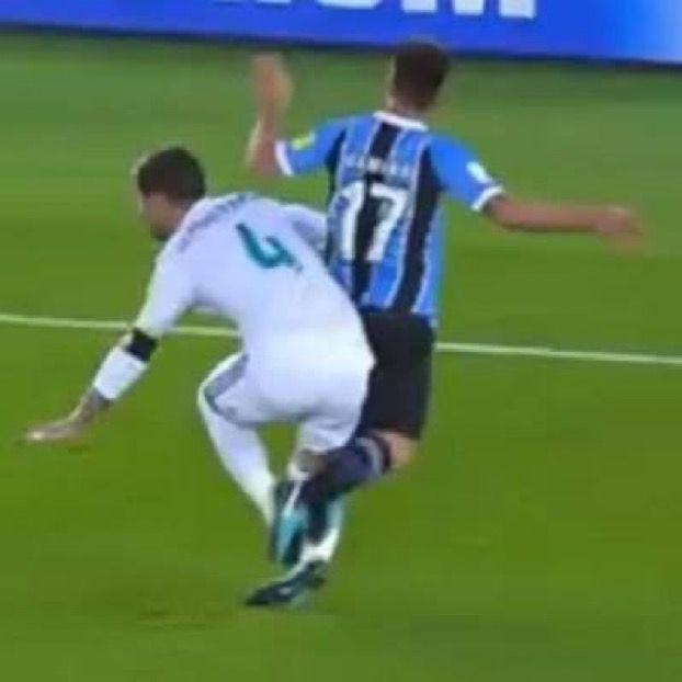 O__Concurseiro's tweet photo. Sempre q tem mundial, me lembro desse roubo 

@Gremio 
@chorumedogremio https://t.co/89dznqg6gV