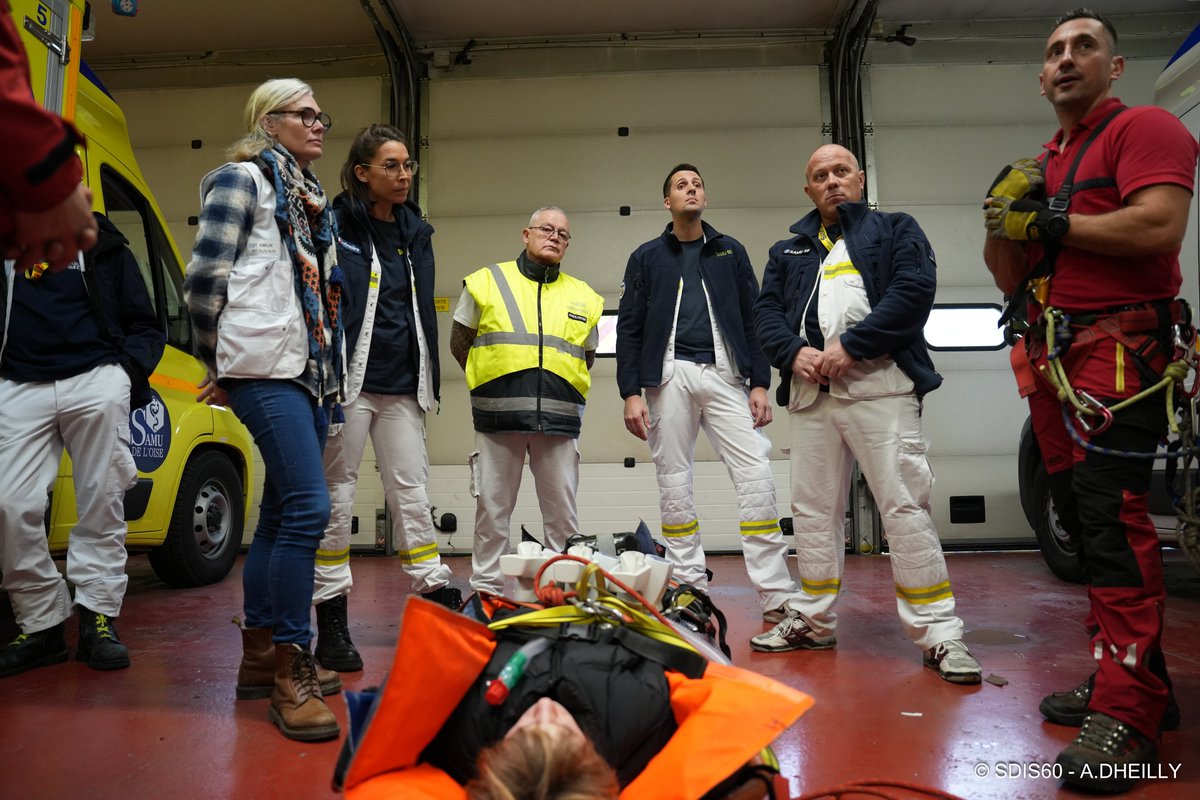 SDIS60's tweet image. #Partage | Brancardages difficiles et médicalisation

Les #pompiers60 ont échangé avec le SAMU60 autour des techniques de brancardage, d’extraction et des contraintes liées à la médicalisation des victimes. Un partage essentiel pour mieux intervenir ensemble.