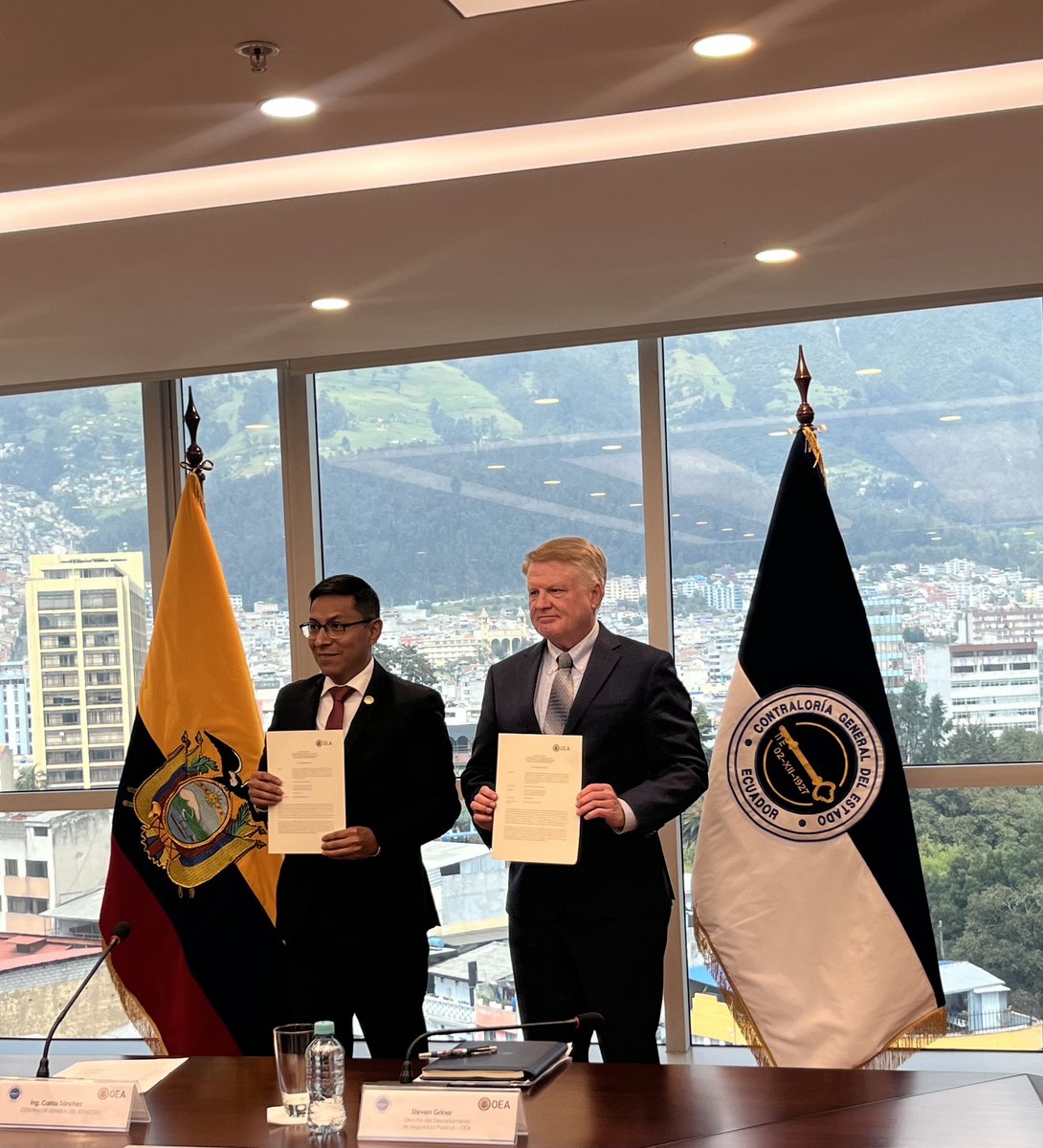 En Ecuador, <a href="/OEA_SegPublica/">OEA - Seguridad Pública</a> apoya a la <a href="/ContraloriaECU/">Contraloría Ecuador</a> en la modernización de sus capacidades de control, incorporando tecnología que refuerza la prevención de la corrupción y la confianza ciudadana.
