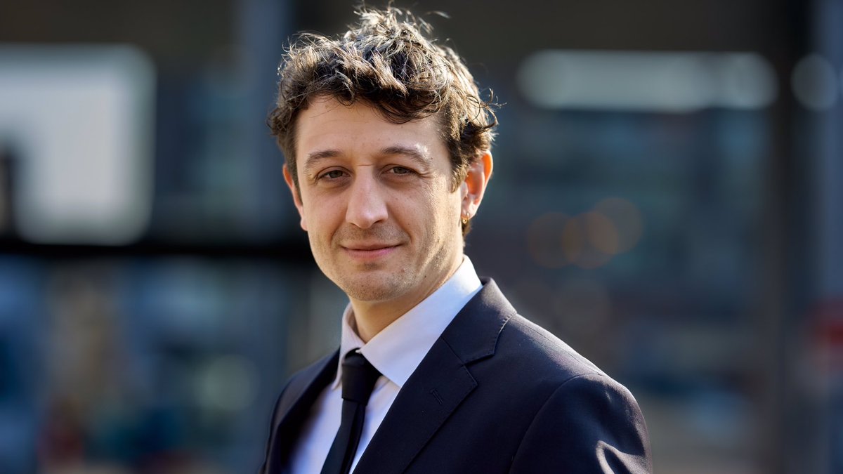 nou, daar gaan we dan… over een half uur de allerlaatste #oogappels 😢

(met direct daarna nog een special waarin de makers terugblikken)

beeld: Mark de Blok