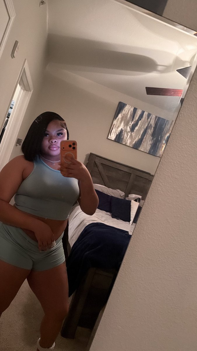 daanaya_'s tweet photo. Me and mirror selfies go together real bad >>>😍😍😍😍 https://t.co/MB5oJhcnXK