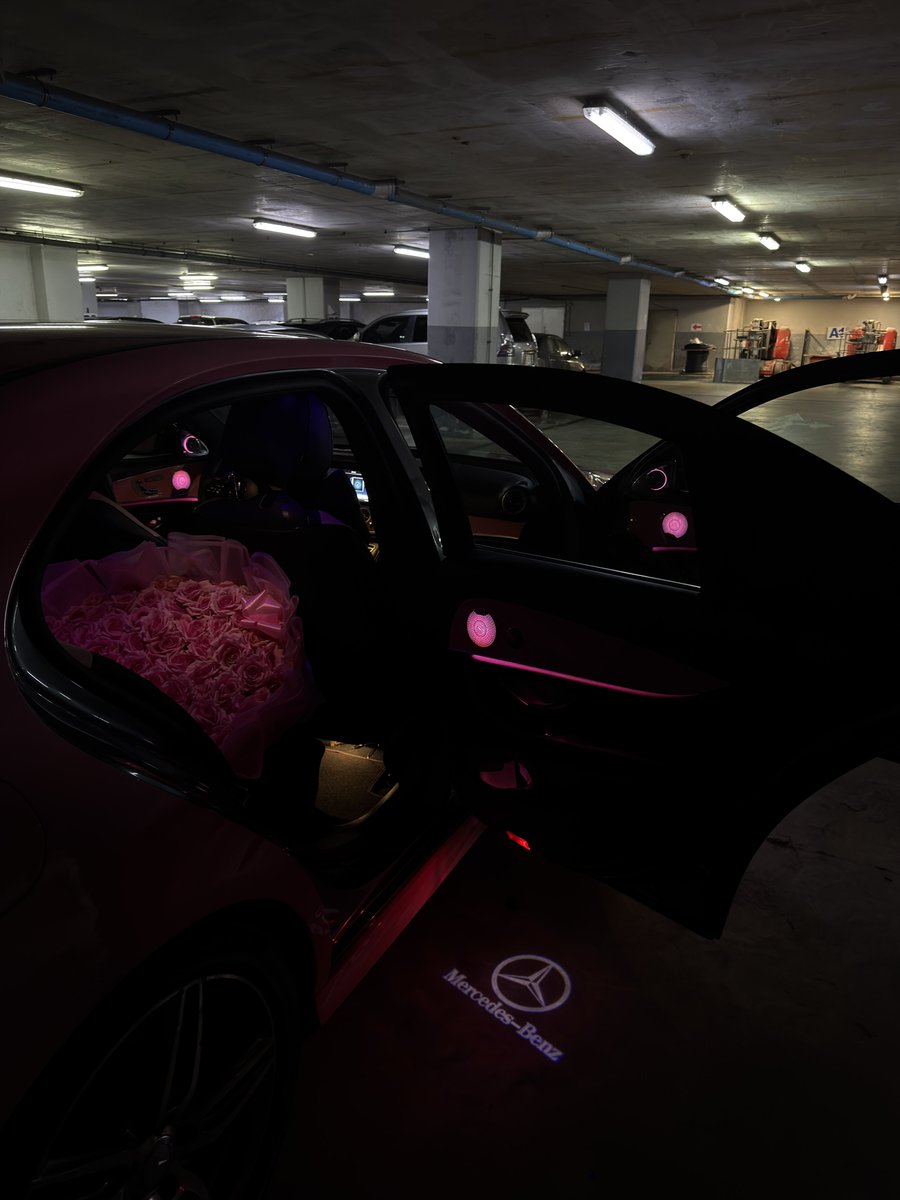 Starr_gael's tweet image. Congratulations to me on my new CAR! 🩷🖤

An expensive MERCEDES, wrapped in my favorite color at age 21.

Thank you, Forex. Thank you, God.