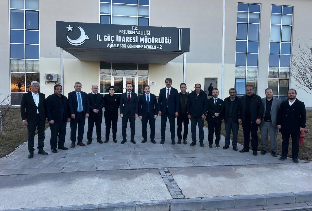 Kaymakamımız Sn Emre OĞUZTÜRK Başkanlığında İlçe İnsan Hakları Kurulu tarafından GGM 2 Müdürlüğüne  denetim gerçekleştirildi. Mültecilerin yaşam alanlarının insan haklarına uygunluğunu görmek açısından önem arz eden ziyarette GGM 2 Müdürü Hakan KAYA'dan bilgi alındı.