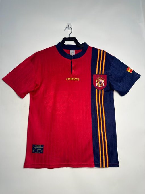 ⚽️SORTEO FUTHOOPS⚽️

Una camiseta retro de estas 4 a elegir

Requisitos:

Seguir a @futhoops
Dar RT a este tweet

Ganador el domingo. Dadle miserables