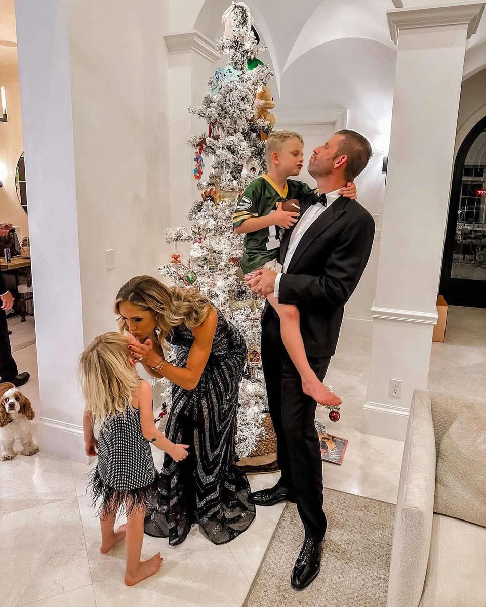 UnfilteredEric's tweet photo. Eric Trump family goals: Lara shining, Luke &amp; Carolina stealing hearts! ❤️🦅
America First starts at home. Who loves the Trump crew? RT if yes!
#TrumpKids #MAGA https://t.co/aMA8idJU3c
