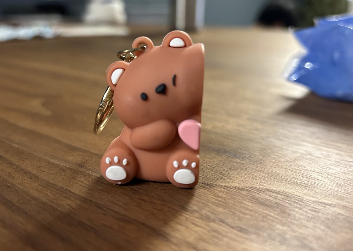 ギャルが兄パンにわたしてくれた🧸ちゃんのキーホルダー、絶対誰か大切な人と半分こにしてたものだと思うの。
ムギュっと誰かのハートに寄り添ってくれる、あなたみたいな🧸ちゃん。
肌身離さず持っておきます。また会えたら必ずお返しささてください。