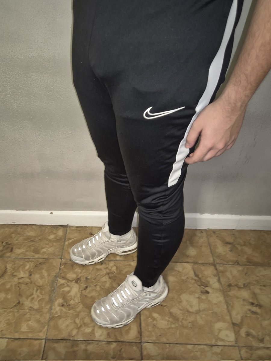 scallymastermad's tweet photo. New tracksuit day. Who's coming to try it?

#cashmaster #cashslave #cashpig #feetworshi̇p #findom #niketn #scally #kiffeur #tn #scallyfindom #nikesocks #whitesocks https://t.co/MVAwZzwK8t