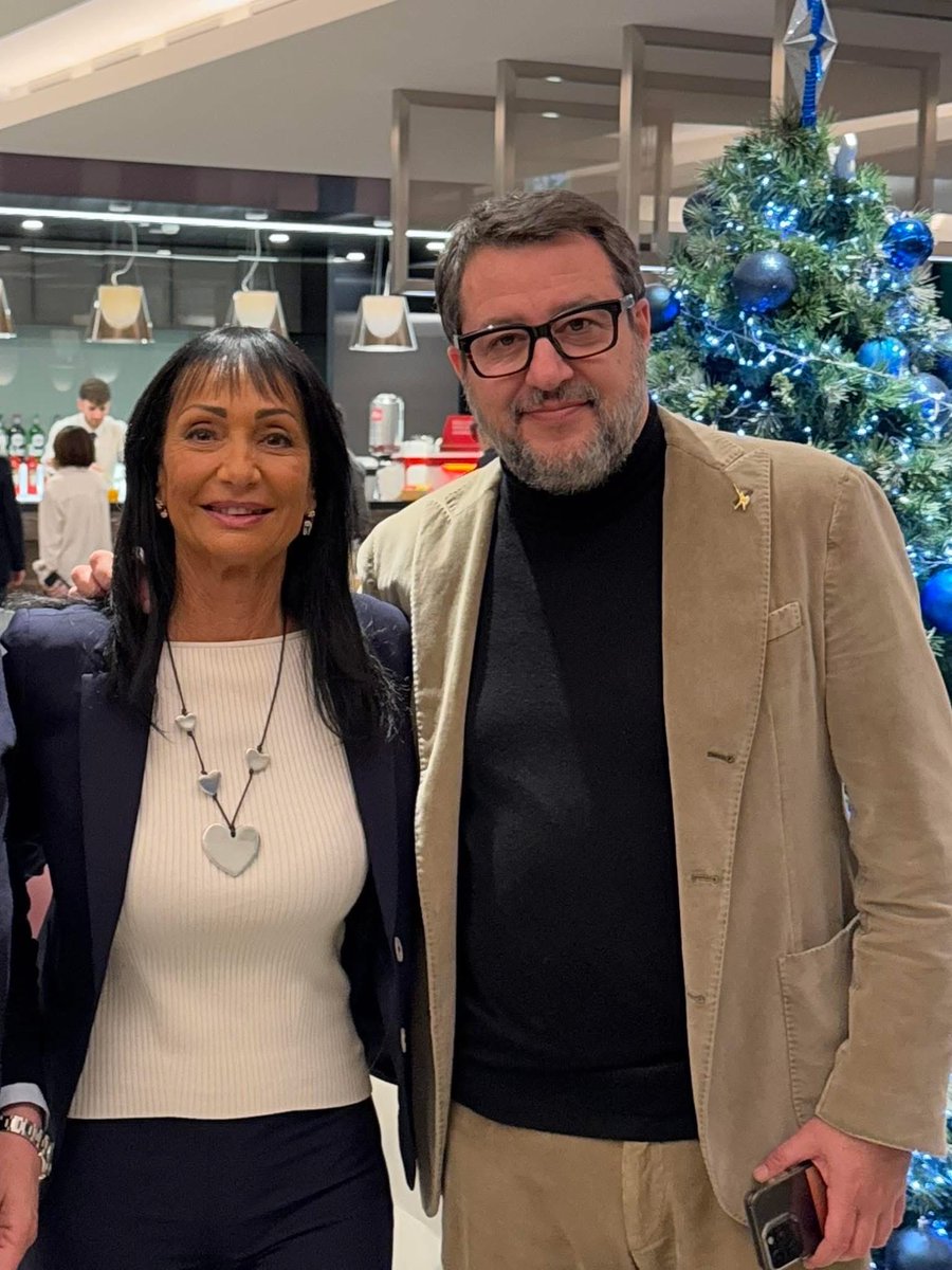 🇮🇹🇮🇹 certe cose vanno dette: 

1. Il Ministro Salvini aveva RAGIONE. Ha fermato gli sbarchi per difenderci e l’ha fatto LEGITTIMAMENTE.

2. I CONFINI si possono e devono esser difesi Finalmente è finita questa caccia alle streghe. 

3. Salvini ha BATTUTO un sistema alimentato