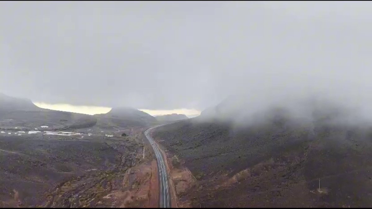 السحب تحتضن مرتفعات الحرة جنوب تبوك لتنسج لوحة طبيعية بديعة. بعدسة علي السحيمي 