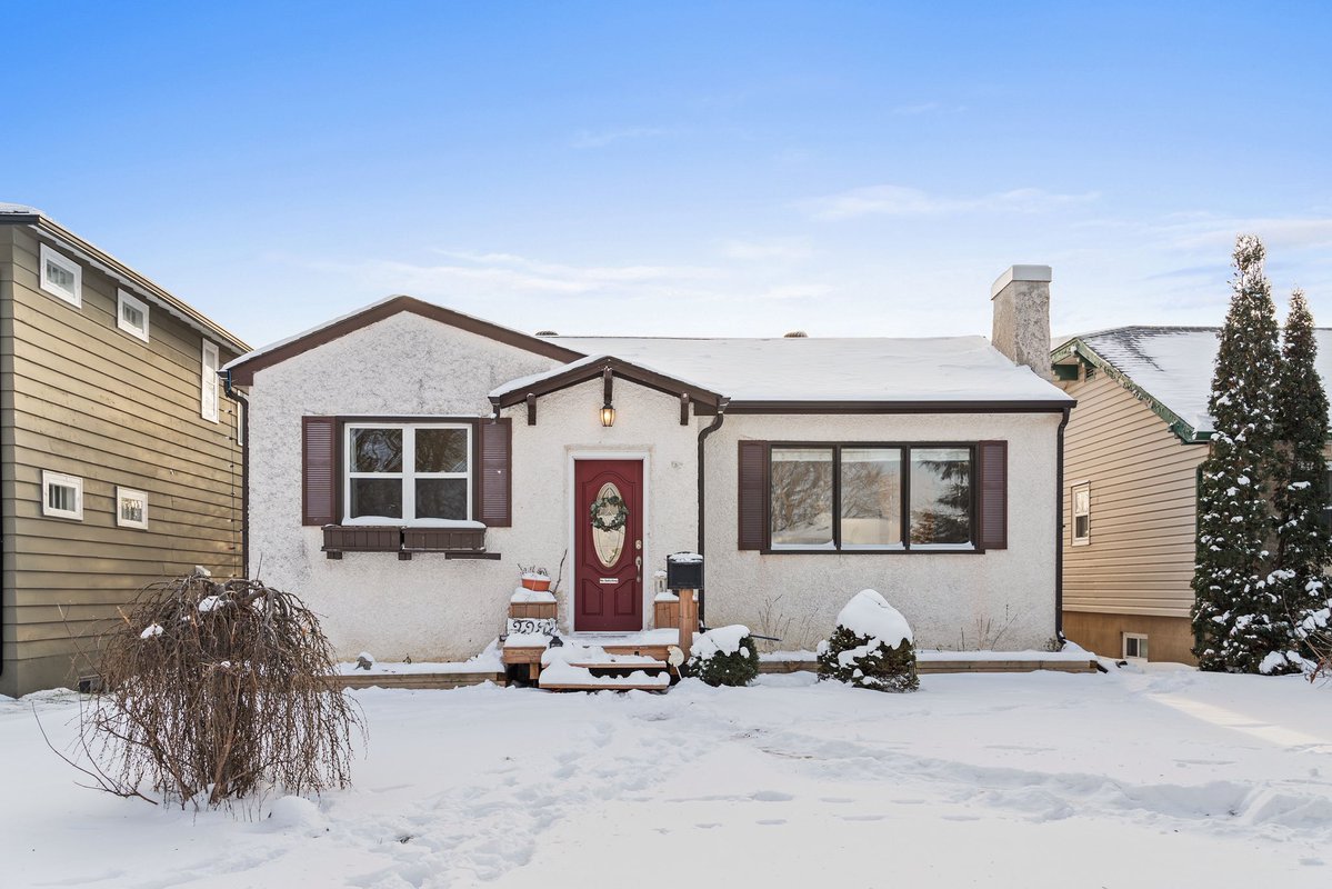 RealtorEmthe's tweet image. ✨Live in this beautiful home✨
🔑222 Neil Ave, WPG, MB.
☀️East Kildonan
🫧1 bath
🛏️2 bedrooms
✨ MLS: 202530013
Call to book your private showing today! #realestate #realtor #remaxhustle