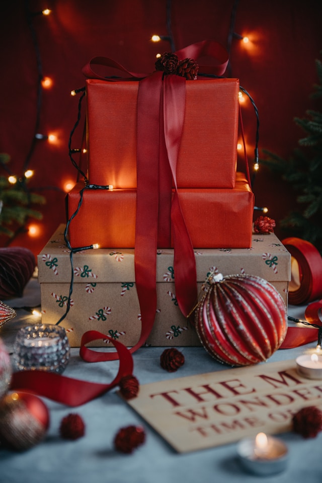 CollageCreativ's tweet photo. Holiday Gifting | Still possible!  JustAsk@collagecreative.ca #corporategifting #holidaygifting #safetyprograms #employeerecognition https://t.co/c9eHlJieG9