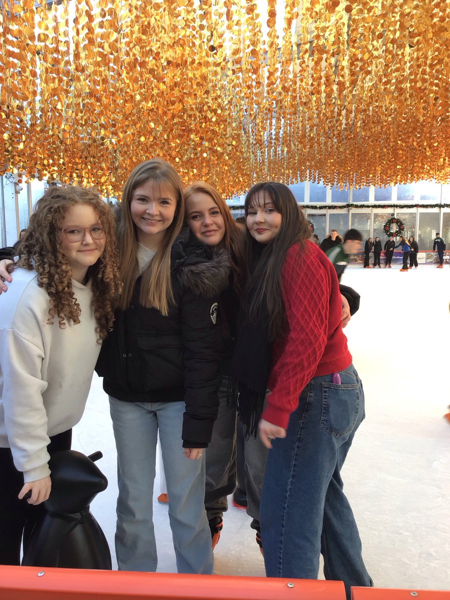 Coláiste de hÍde tweet media