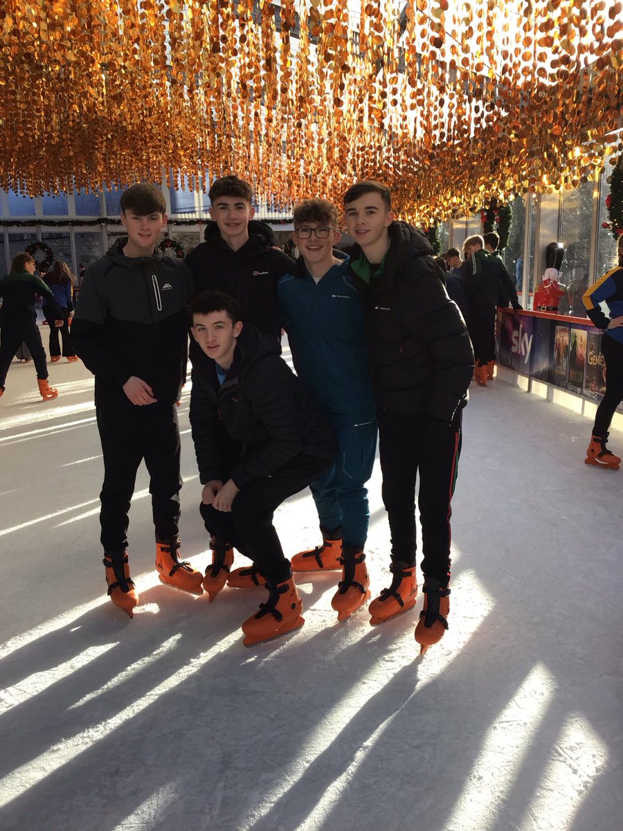 Coláiste de hÍde tweet media