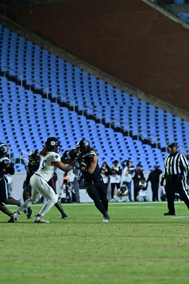 BCole2028's tweet photo. Brayden Hunt, 6'2", 220lbs
Class of 2028 - Hough High School, 3.9 GPA
@HoughFB 8A State Champions 
Sophomore Season Highlights 
Ready for another run with my brothers #HoughWay
@DeShawnBaker6 @SC_DBGROUP @mjbarnettjr @CoachByrd_ @nchssportspage @HighSchoolBlitz @NCPreps @pepman704 @willbradleysp @whelms21 @langstonwertzjr @CarolinaVarsity @adamgorney @KWPRecruiting @JoelBryantHSOT