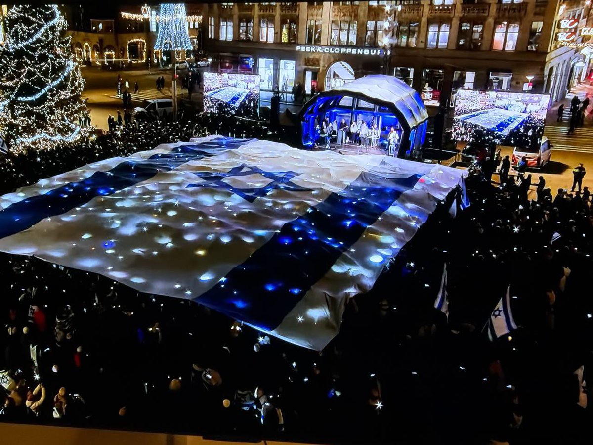 NieuwsuitIsrael's tweet photo. Joden en Christenen zij aan zij om Israël en de Joden wereldwijd te steunen.

Op een wijze zoals het hoort. Saamhorigheid en vredig! https://t.co/HifBSBX2Gm