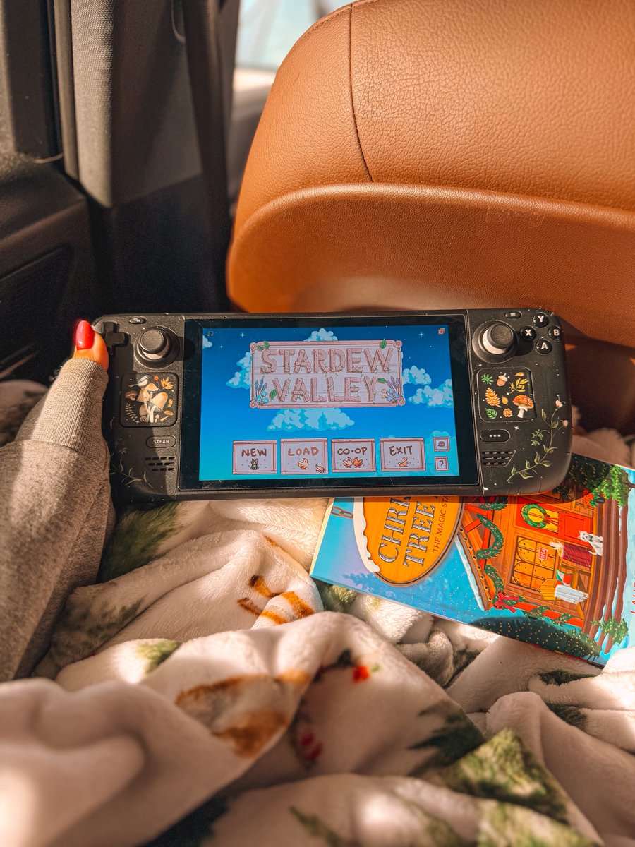 Simplehylian's tweet image. Road trip vibes ~