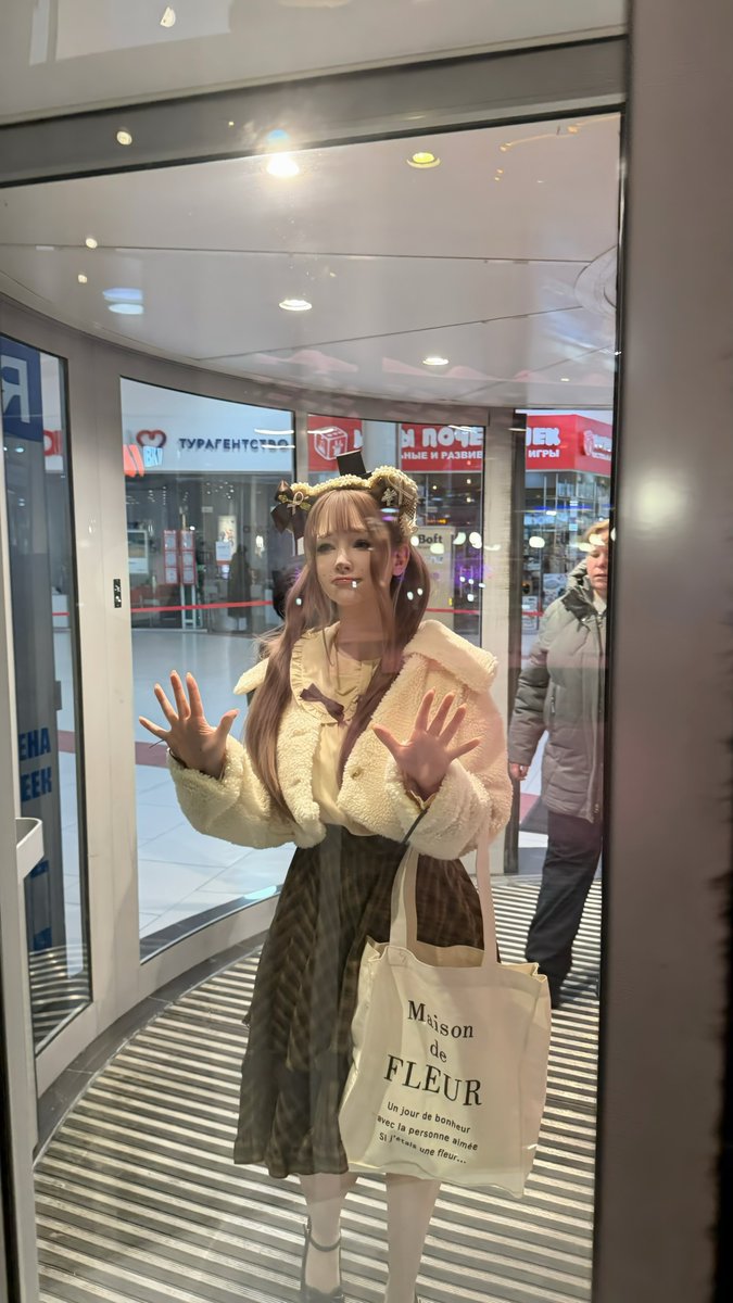 Alina 🌸 tweet media