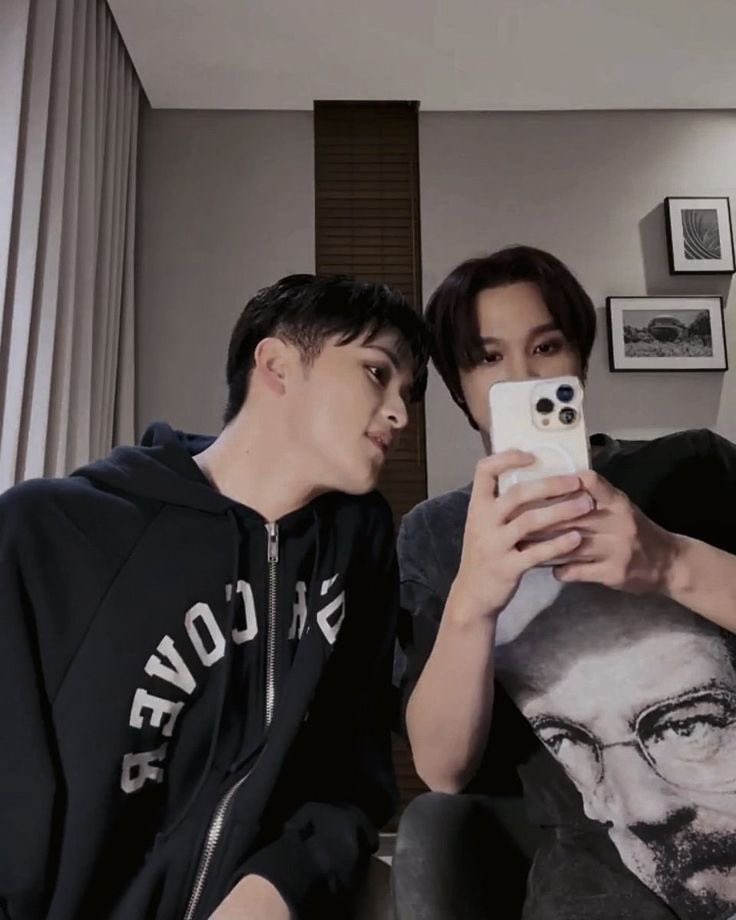 mahaestorm's tweet image. #mahae mini au!

the one where donghyuck finally decides do confess to mark (in his own weird way).