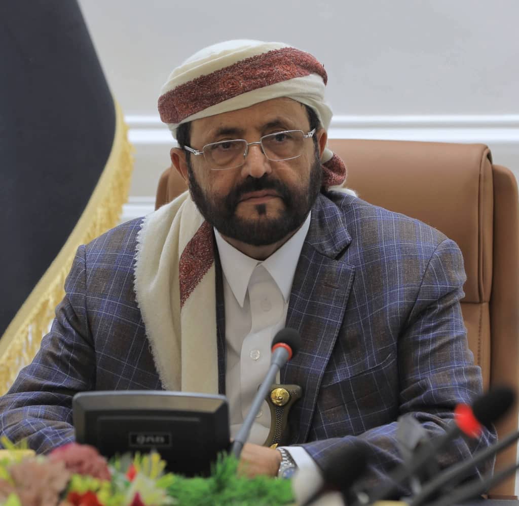 لقاءات توحيد الصف لا تُدار بسياسة الانتقاء.
اجتماع سلطان العرادة مع الأحزاب في مأرب مع استبعاد المكتب السياسي للمقاومة الوطنية فرع مأرب رسالة سلبية تناقض أي حديث عن الشراكة الوطنية